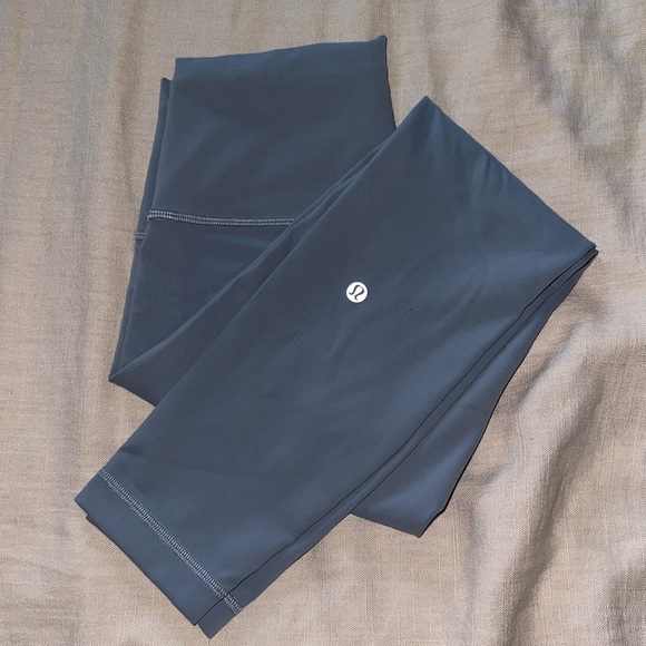 NWOT Lululemon Chambray Wunder Under Train - Picture 2 of 3